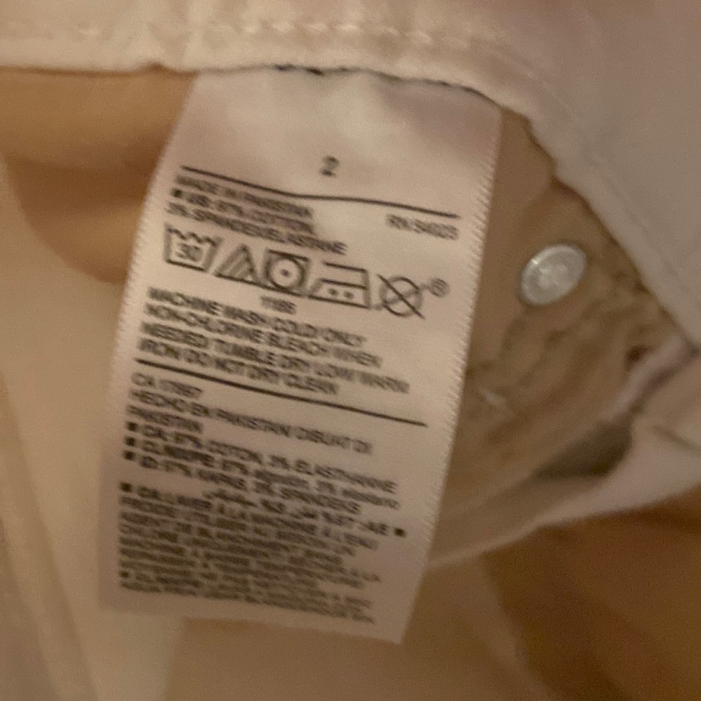 White Old Navy mom jeans size 2